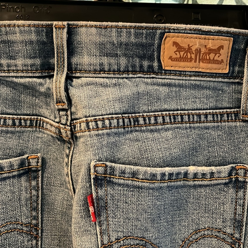 Levi’s 525 straight leg jeans, size 4m.